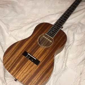 Kamise Ukulele (WILLING TO TAKE LESS!!)